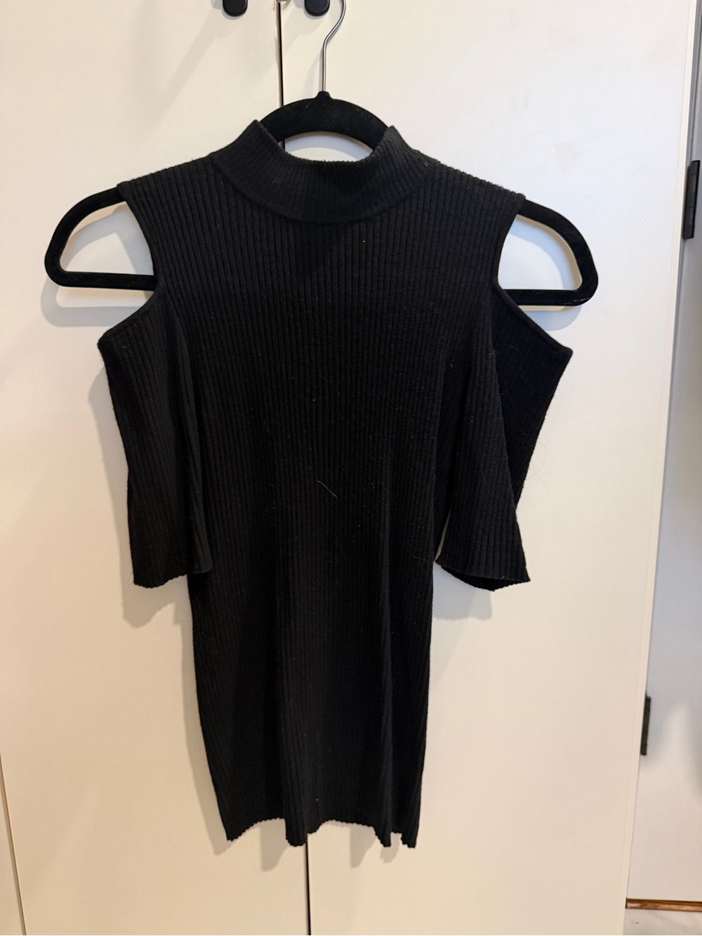 Autumn Cashmere Black Cold-Shoulder Ribbed Midi Dress